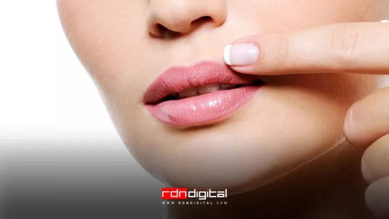 granos blancos en los labios