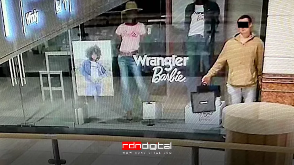 hombre que se hizo pasar por maniquí