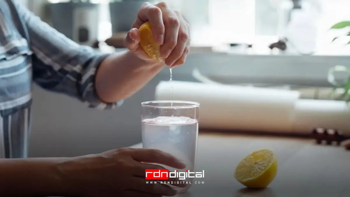 agua de limón por la noche