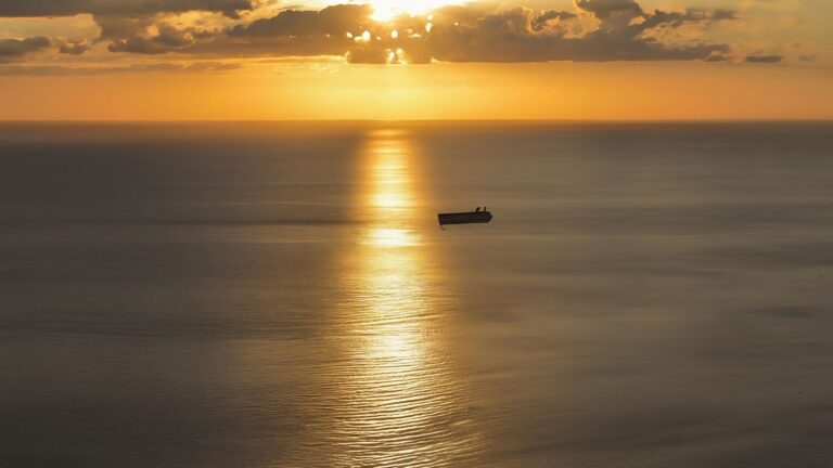 Persecución de Petroleros en el Atlántico